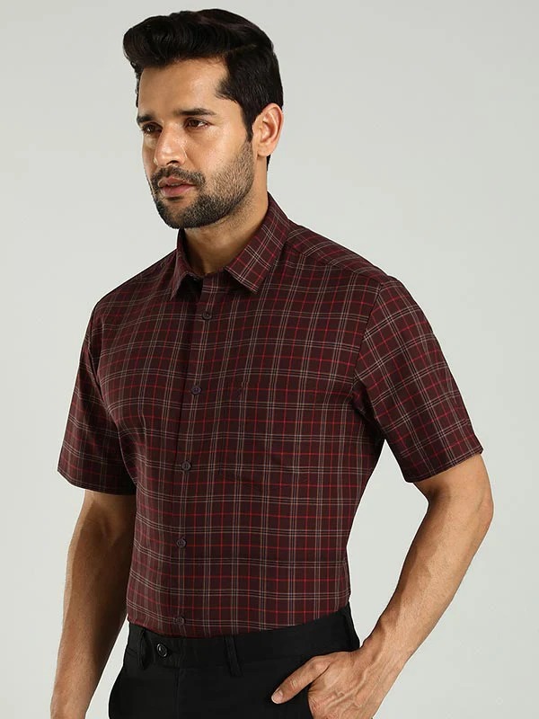 Indian Terrain Men's Regular Fit Half Sleeve Checkered Maroon Shirt